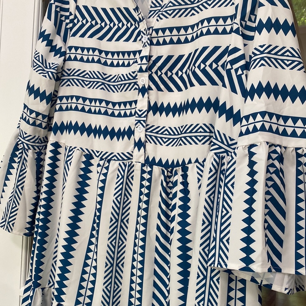Shein Plus Geo Print Notched Neckline Gorgeous Dress 1X. See images. Must bundle - Picture 3 of 5